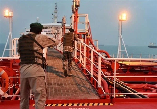 600 Iran boards tanker Tasnim News Agency