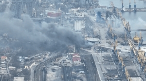 300 smoke fighting seaport mariupol
