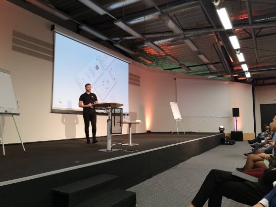 article 3 Edvinas Micuta no Small contact