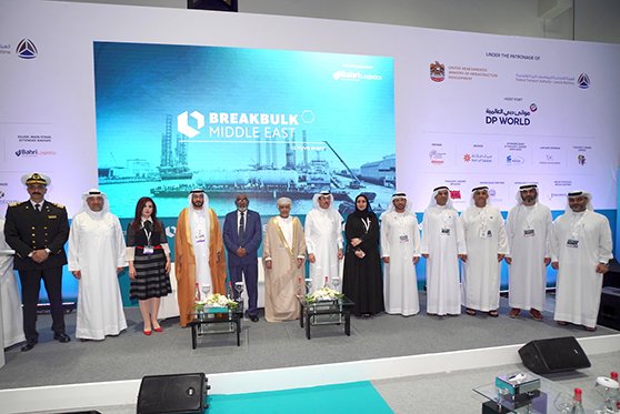 article Group photo of regional transport ministers